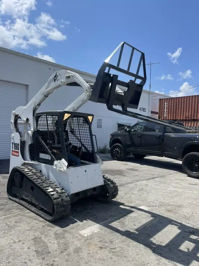 2004 Bobcat T190 Skid Steer Loader Hydraulic For SALE