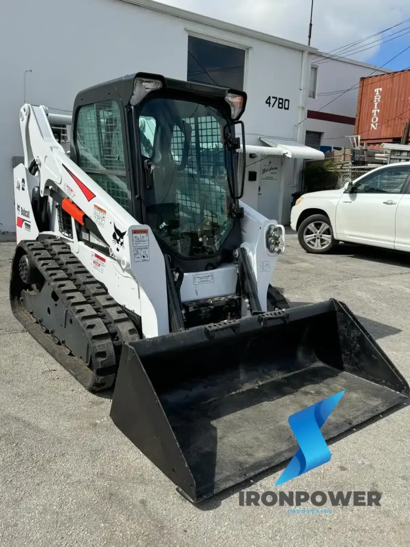 2015 Bobcat T590 Skid Steer Loader in Hialeah, Florida 33013 for sale