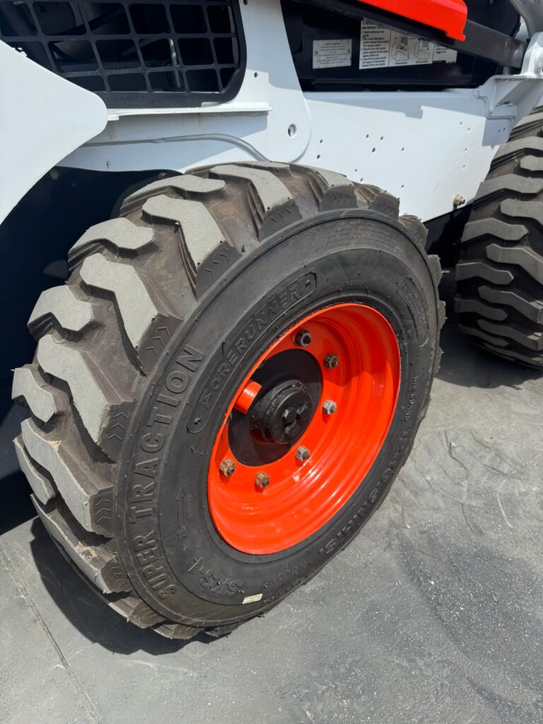 Bobcat S740 details