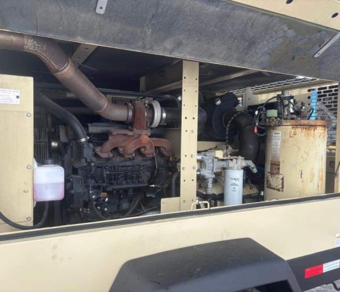 2010-Doosan-375-CFM-Towable-Diesel-Air-Compressor-2.jpeg