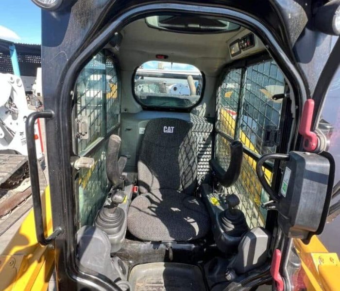 2017-299D2-Skid-Steer-Loader-10093-11.jpg