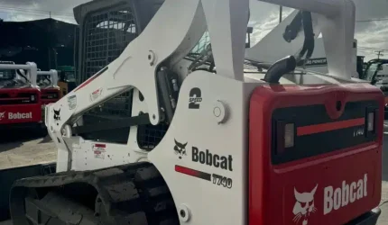 2017-Bobcat-T740-Compact-Track-Loader-10038-4.webp