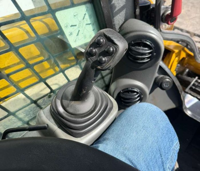 2017-Caterpillar-259D-Skid-Steer-Loader-320112