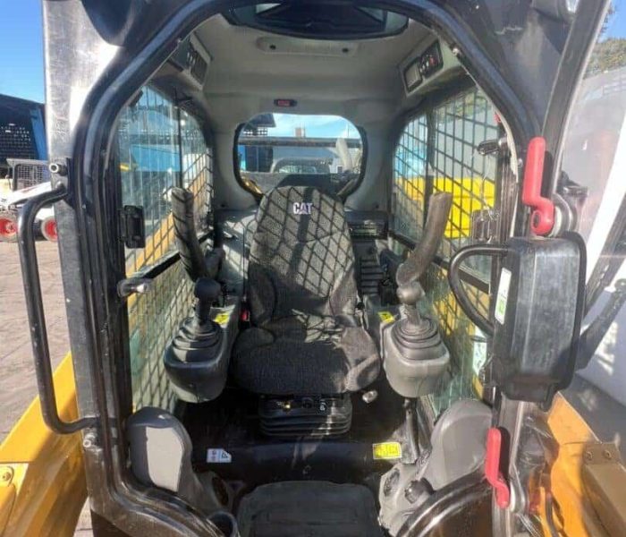 2019-299D2-Skid-Steer-Loader-10099-9.jpg