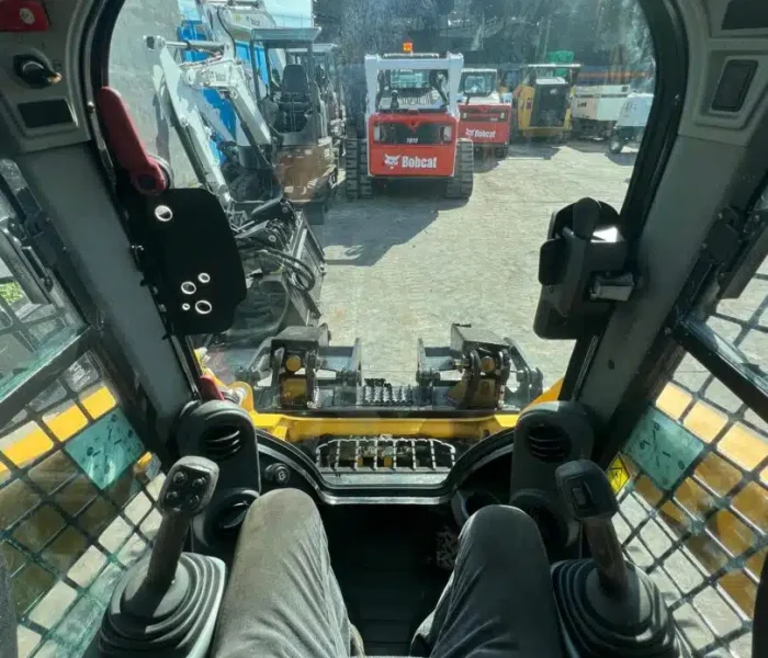 2019-Caterpillar-259D-Skid-Steer-Loader-10097-7.webp