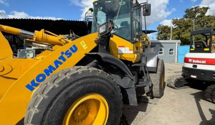 2019-Komatsu-WA320-8-Wheel-Loader-306205