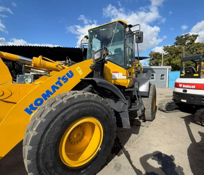2019-Komatsu-WA320-8-Wheel-Loader-306205