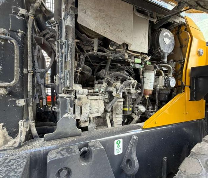 2019-Komatsu-WA320-8-Wheel-Loader-306205