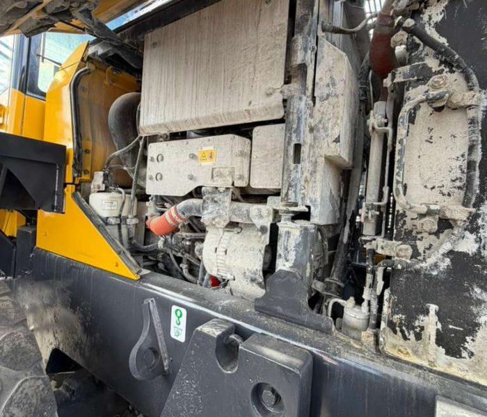 2019-Komatsu-WA320-8-Wheel-Loader-306205