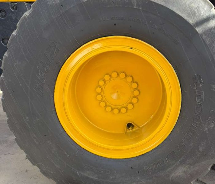 2019-Komatsu-WA320-8-Wheel-Loader-306205