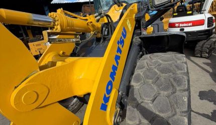 2019-Komatsu-WA320-8-Wheel-Loader-306205