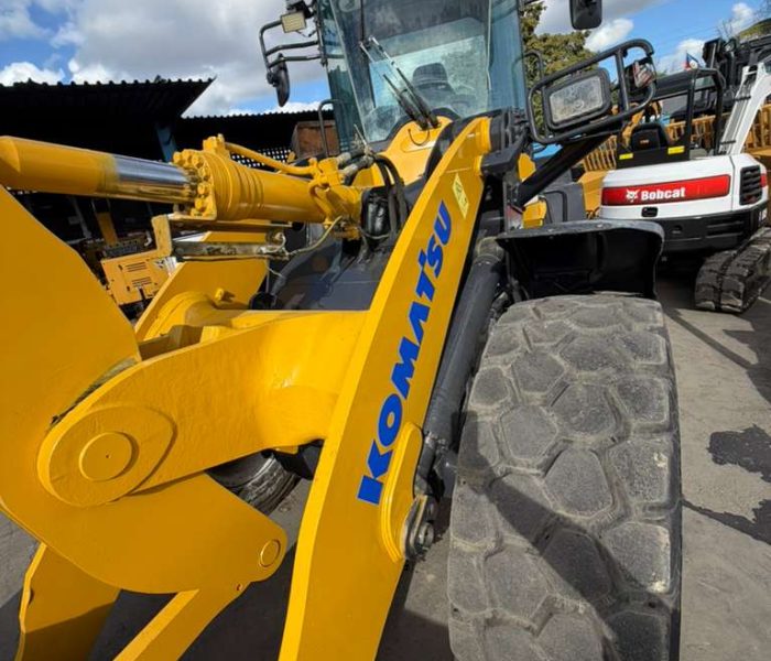 2019-Komatsu-WA320-8-Wheel-Loader-306205