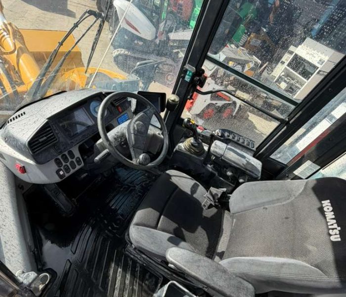 2019-Komatsu-WA320-8-Wheel-Loader-306205