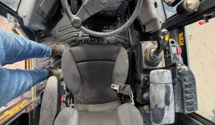 2019-Komatsu-WA320-8-Wheel-Loader-306205