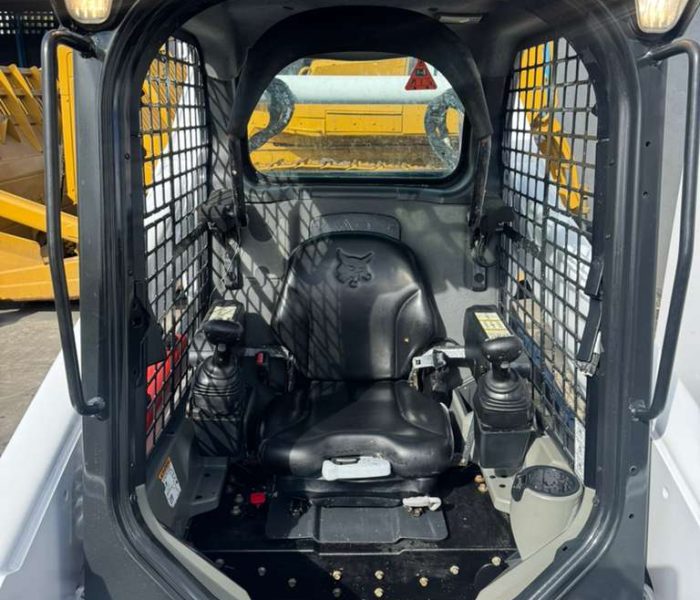 2020-Bobcat-T740-Skid-Steer-Loader-32070