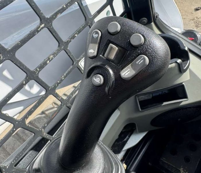 2020-Bobcat-T740-Skid-Steer-Loader-32070