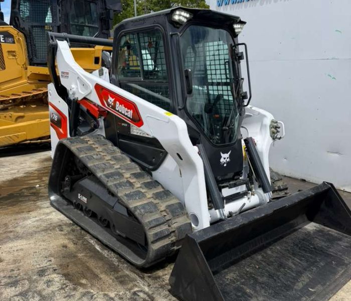 2020-Bobcat-T76-Skid-Steer-Loader-320121