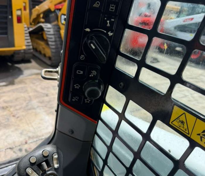 2020-Bobcat-T76-Skid-Steer-Loader-320121