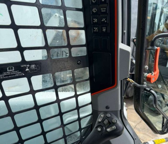 2020-Bobcat-T76-Skid-Steer-Loader-320121