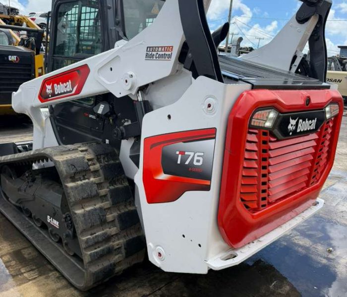 2020-Bobcat-T76-Skid-Steer-Loader-320121