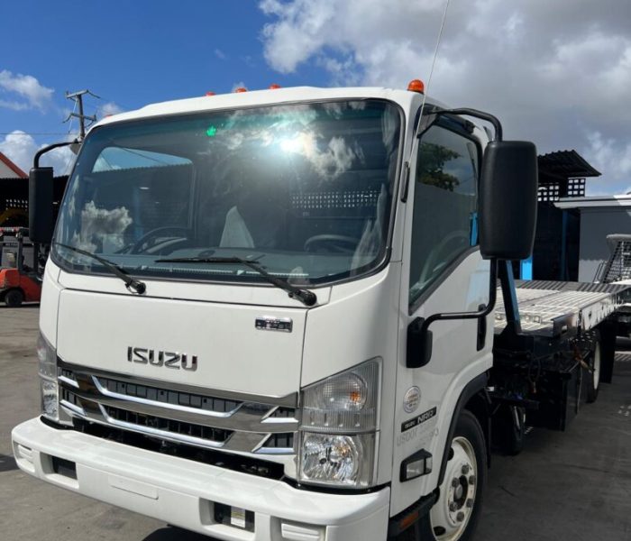 2020-Isuzu-NRR-141002-13.jpg