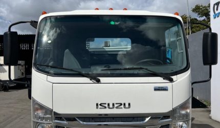 2020-Isuzu-NRR-141002-14.jpg