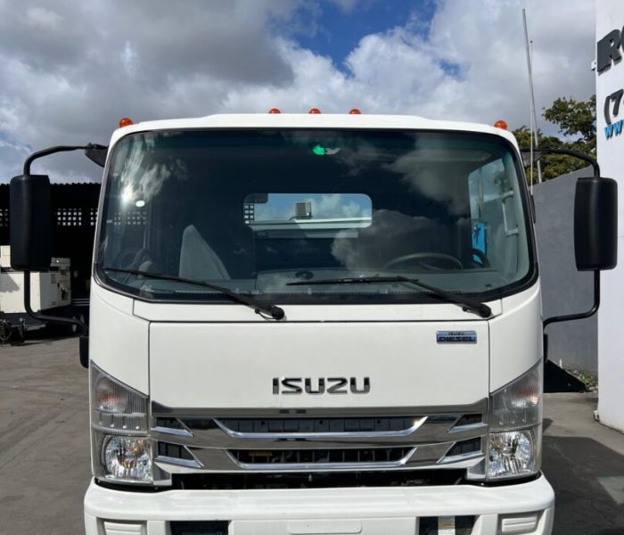 2020-Isuzu-NRR-141002-14.jpg