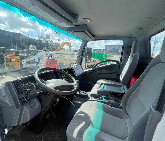 2020-Isuzu-NRR-141002-4.jpg