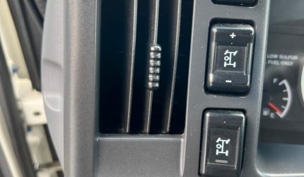 2020-Isuzu-NRR-141002-6.jpg