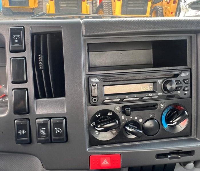 2020-Isuzu-NRR-141002-7.jpg