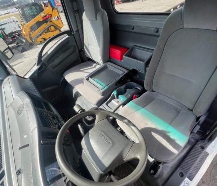 2020-Isuzu-NRR-141002-9.jpg