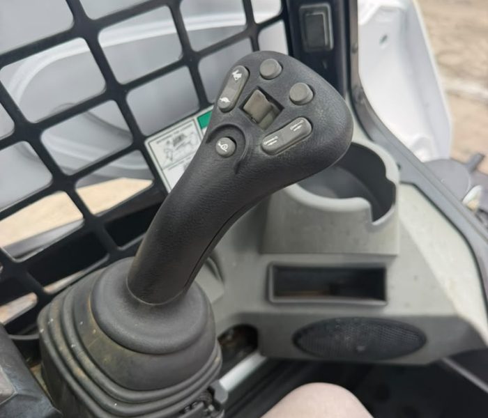 2020-T595-skid-steer-320165