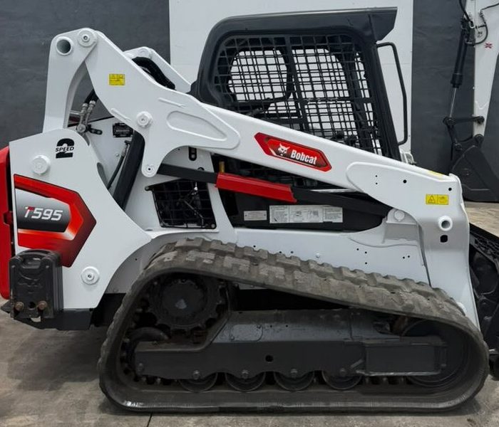2020-T595-skid-steer-320165