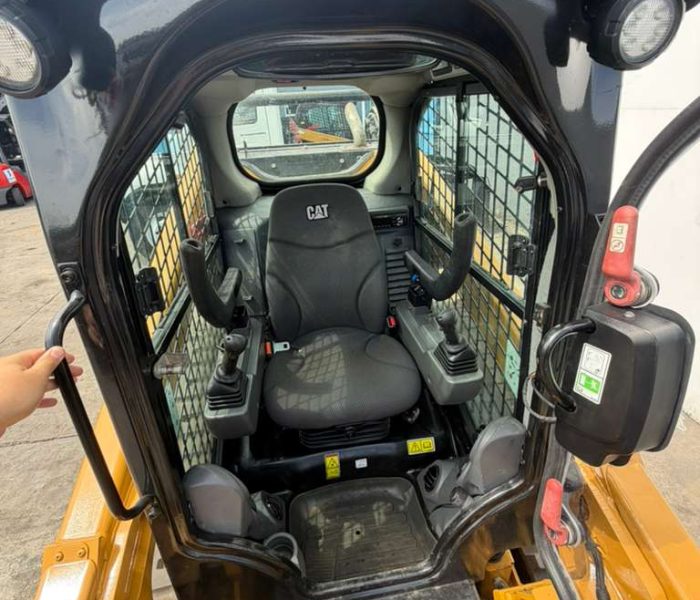 2021-Caterpillar-299D3-Skid-Steer-320136
