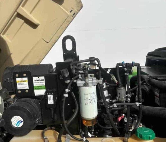 2023-DOOSAN-185-CFM-diesel-air-compressor-11042-5-1.jpeg