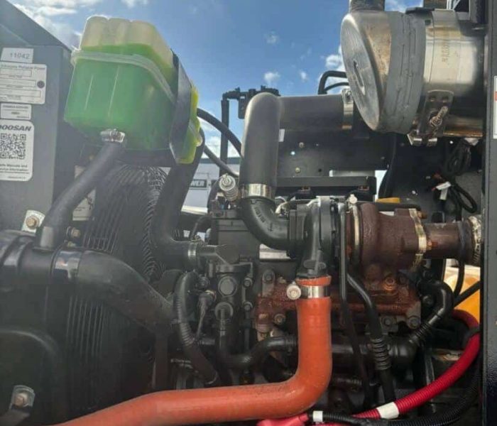 2023-DOOSAN-185-CFM-diesel-air-compressor-11042-7-1.jpeg