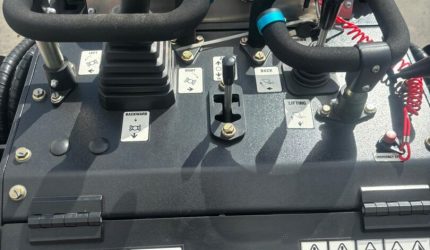2023-ST900HD-Mini-Skid-Steer-Loader-4.jpg