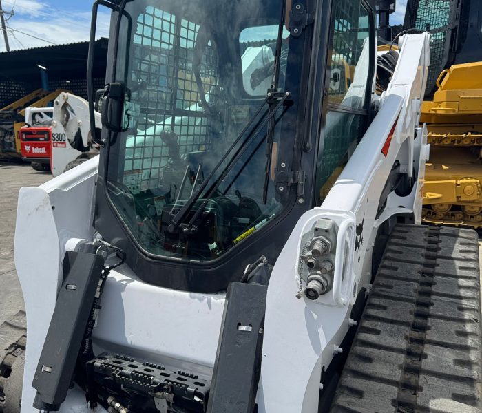 Cab Bobcat t740 skid steer loader 2021 30990