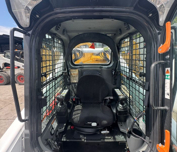 Cab Bobcat t740 skid steer loader 2021 30990