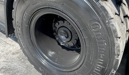31600