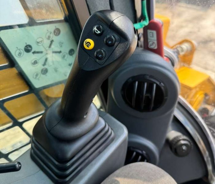 31620 2021 Caterpillar 279D3 Compact Track Loader – Enclosed Cab, Backup Camera