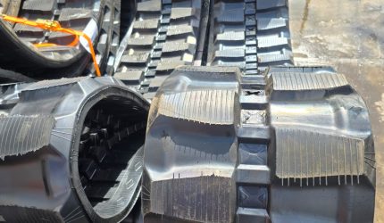 400x72.5x74 Reinforced Rubber Tracks – Multi-Terrain Loaders & Excavators