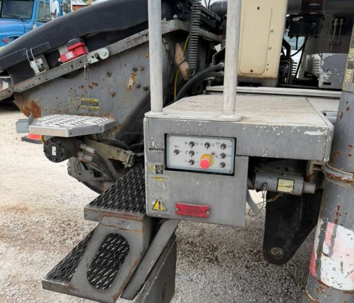 Putzmeister 47Z 47 m on 2013 Mack-320125