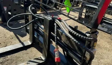Universal-Skid-Steer-Hydraulic-Fork-48-Inch-Bobcat-Mount-2.webp