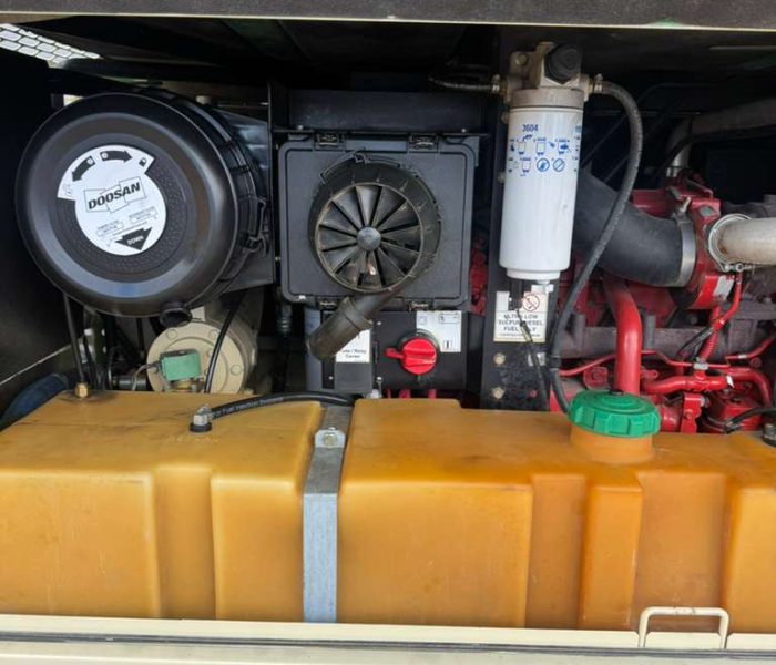 item-3400-2016-Doosan-375-CFM-Diesel-Air-Compressor